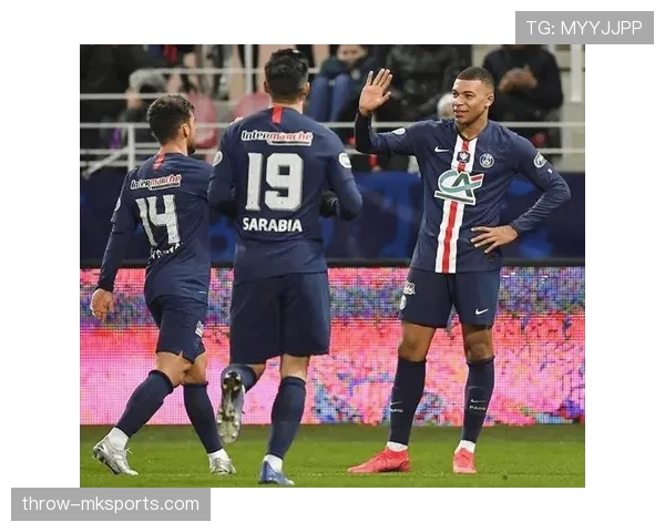 姆巴佩矛盾与新帅博弈，巴黎圣日耳曼的豪门危机更胜一筹