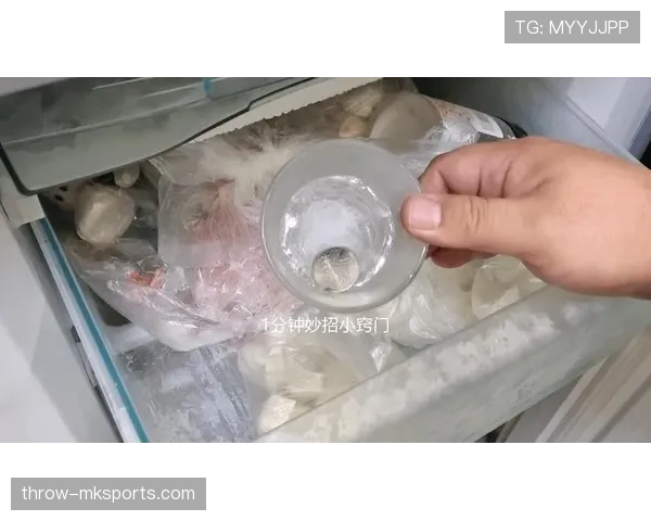 特雷·杨家的冰箱里真的只放蛋白粉和冰水？